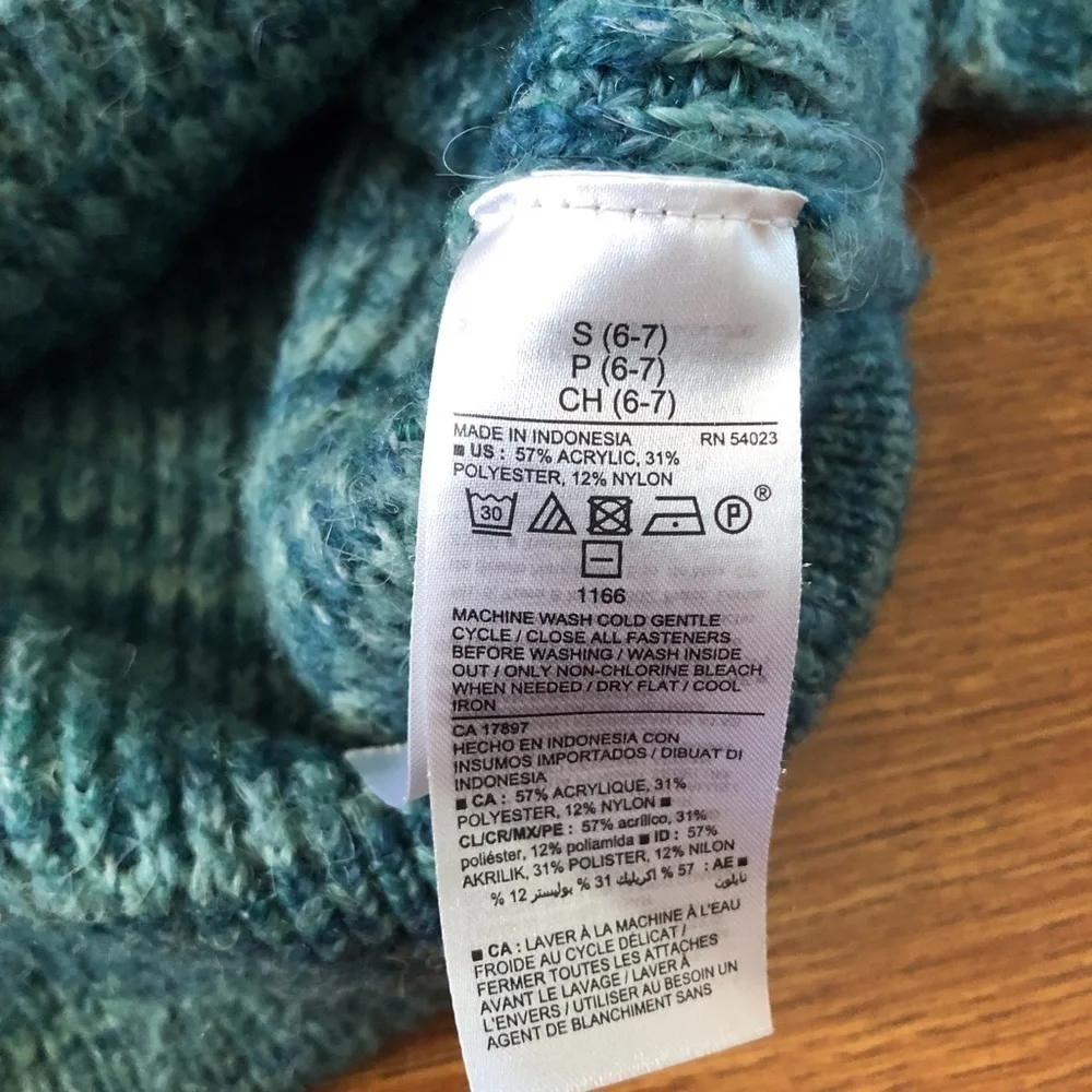 Old Navy Green knit semi-cropped button up sweater in size S (6-7)